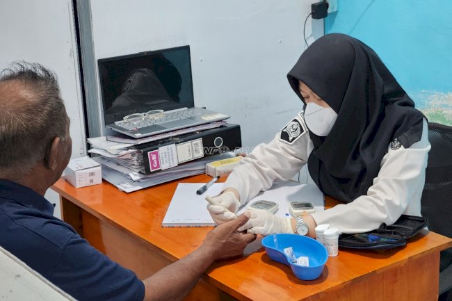Lapas Tual Gelar Pemeriksaan Kesehatan Rutin bagi Warga Binaan Lansia