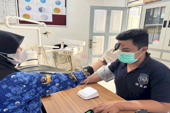 Pastikan Tetap Sehat Jalani Pembinaan, Warga Binaan Lapas Kotabaru Manfaatkan Layanan Klinik