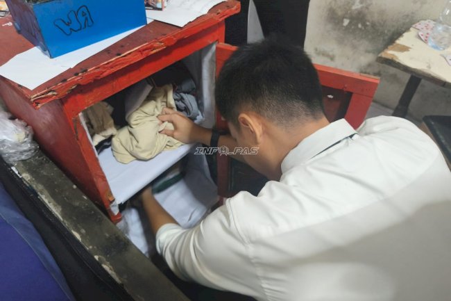 Ciptakan Lingkungan Aman dan Tertib, Lapas Tamako Geledah Blok Hunian