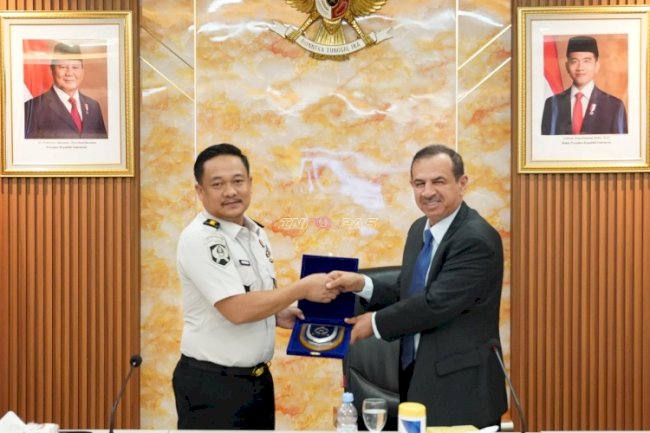 Ditjenpas Perkenalkan Inovasi Gelang GPS kepada Delegasi Royal Oman Police