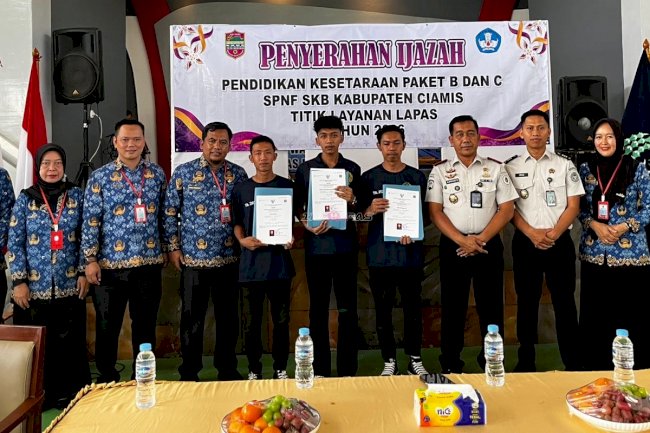 Buka Jalan Masa Depan, Warga Binaan Lapas Ciamis Resmi Terima Ijazah Paket C 