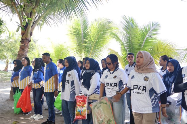 Bakti Sosial di Pantai Tial Warnai Pelepasan Peserta Magang Kemnaker di LPKA Ambon