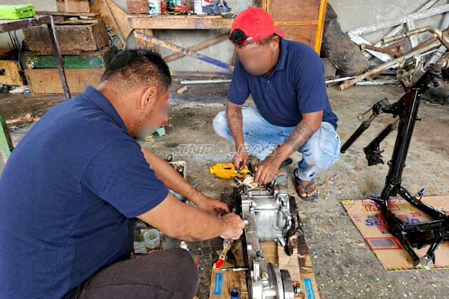 Warga Binaan Lapas Tual Terampil Servis Motor, Konsumen Beri Apresiasi