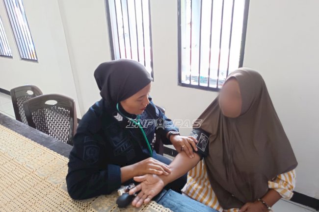 Layanan Humanis, Lapas Wahai Fasilitasi Cek Kesehatan Gratis bagi Pengunjung