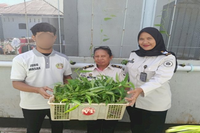 Langkah Konkret Ketahanan Pangan, Lapas Wahai Panen Kangkung Hidroponik