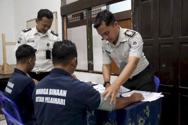 Rutan Pelaihari Gandeng Puskesmas Angsau Gelar Skrining PTM dan VCT Mobile bagi Warga Binaan