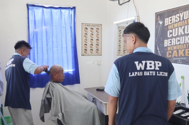 Dukung Kreasi Warga Binaan, Lapas Batulicin Kembangkan Barbershop Modern