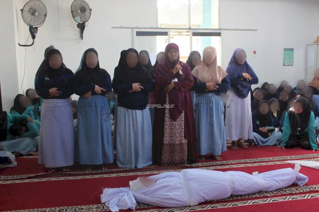 Pengajian di Rutan Perempuan Surabaya Jadi Momen Refleksi, Warga Binaan Praktik Pemulasaran Jenazah