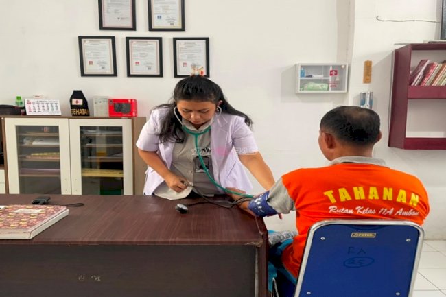 Antisipasi Penyakit Musiman, Tim Kesehatan Rutan Ambon Pemeriksa Kesehatan Warga Binaan 