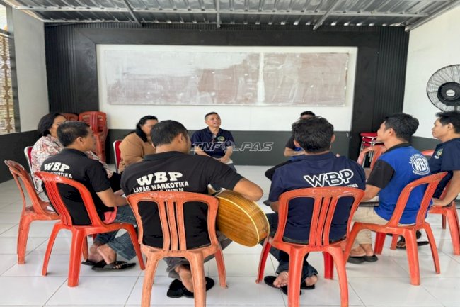 Lapas Narkotika Karang Intan Perkuat Pembinaan Mental dan Spiritual Warga Binaan melalui Kebaktian