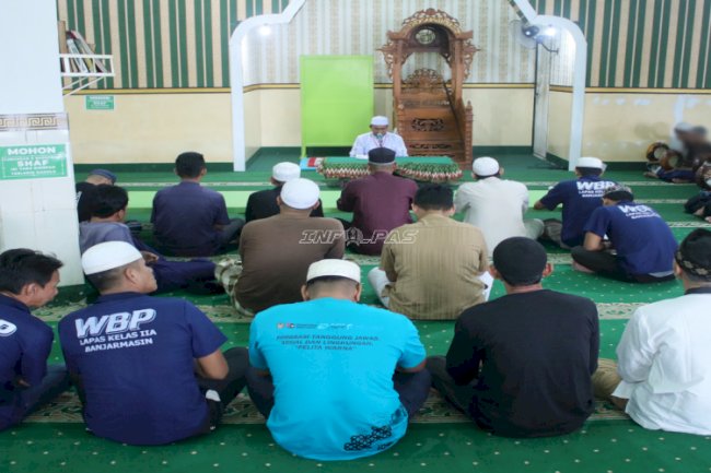 Hadirkan Hati dalam Salat, Warga Binaan Lapas Banjarmasin Perdalam Makna Tasyahud Akhir