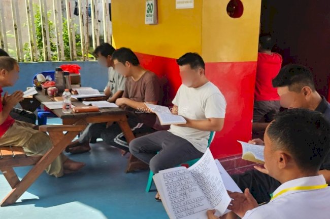 Warga Binaan Buddha Lapas Pangkalpinang Khusyuk Lantunkan Paritta Suci