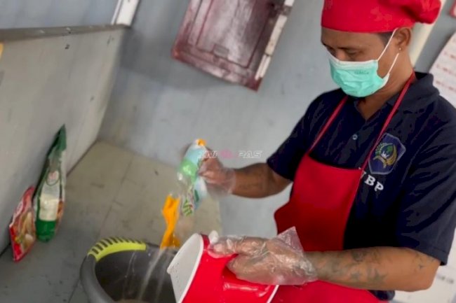 Dari Dapur Pembinaan, Warga Binaan Lapas Kotabaru Hasilkan Kacang Disco 