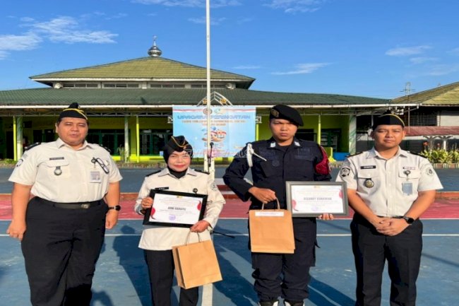 Lapas Banjarmasin Anugerahkan Penghargaan Petugas Teladan dan Pemberi Layanan Terbaik Triwulan II