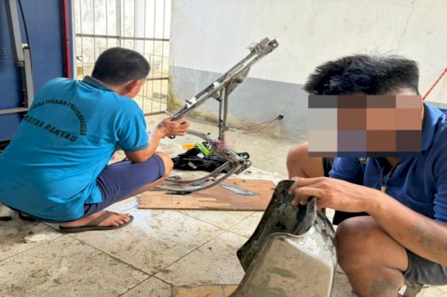 Warga Binaan Rutan Rantau Asah Keterampilan lewat Bimbingan Kerja Perbaikan Sepeda Motor