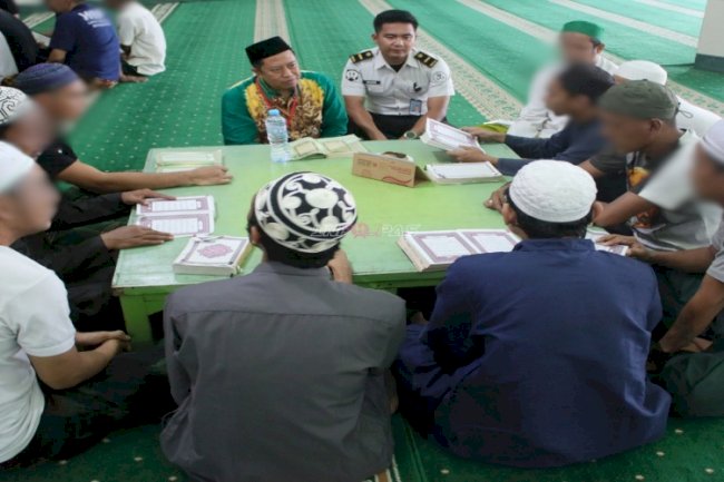Lapas Banjarmasin Terima Hibah 50 Iqra dari Kemenag Kota Banjarmasin
