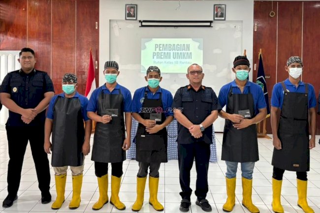 Apresiasi Hasil Karya Warga Binaan, Rutan Rantau Salurkan Premi UMKM kepada Warga Binaan
