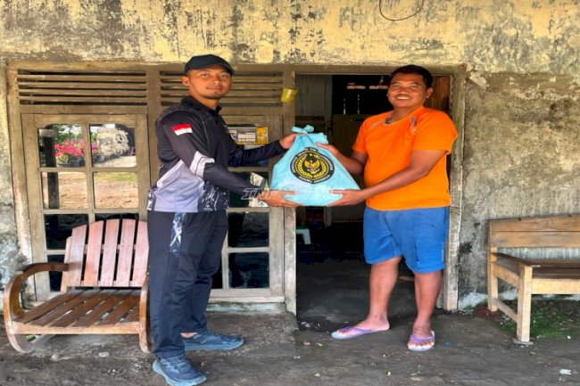 Lapas Terbuka Kendal Salurkan Bansos bagi Warga Terdampak Banjir Rob di Dusun Mbaran