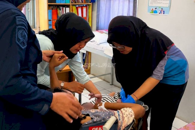 Kesigapan Petugas Rutan Perempuan Surabaya Selamatkan Ibu dan Bayi yang Lahir Prematur