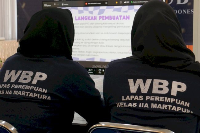 Lapas Perempuan Martapura Gelar Pelatihan Pembuatan Kain Jumputan dengan Teknik Shibori Arashi dan Folding