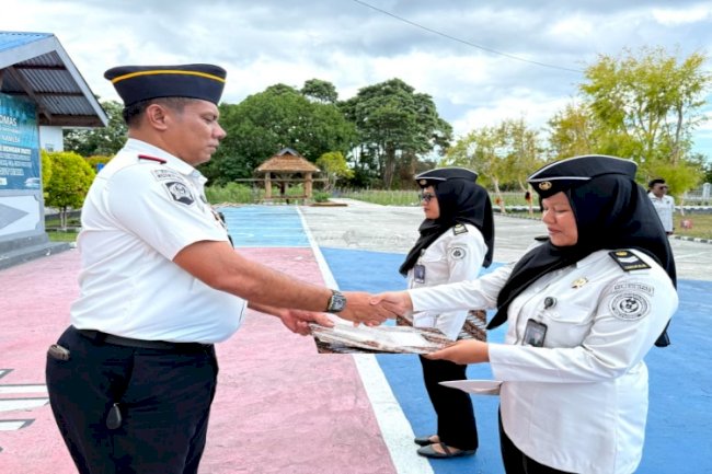 Tunjukkan Kinerja Terbaik, Dua Petugas Lapas Namlea Sandang Predikat Petugas Teladan 