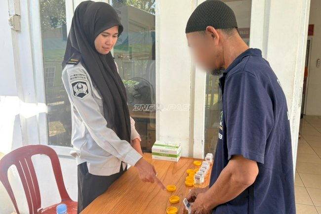 Tes Urine 13 Warga Binaan, Lapas Narkotika Karang Intan Pastikan Kesiapan Ikuti Program Kamar Santri