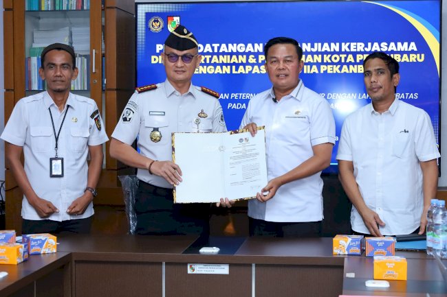 Lapas Pekanbaru-Distankan Teken PKS, Bekali Warga Binaan Keterampilan Beternak Ayam Petelur