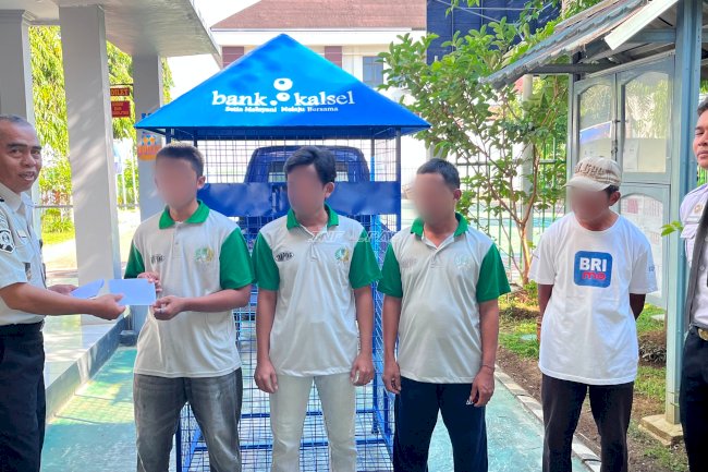 Hasil Karya Terjual, Warga Binaan Rutan Barabai Terima Premi