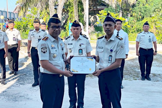 LPKA Palangka Raya Anugerahkan Penghargaan kepada Pegawai Terbaik