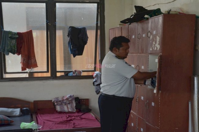 Sisir Barak Hunian, Lapas Terbuka Kendal Pastikan Lingkungan Pembinaan Tetap Kondusif