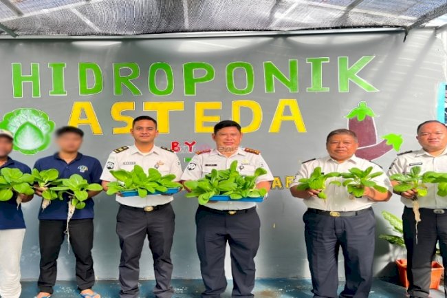 Kalapas Banjarmasin Pimpin Panen 320 Pot Pakcoy Hidroponik, Perkuat Program Ketahanan Pangan
