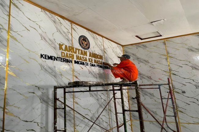 Karya Warga Binaan Percantik Rutan Ambon, Hadirkan Background Galeri Foto Karutan dari Masa ke Masa