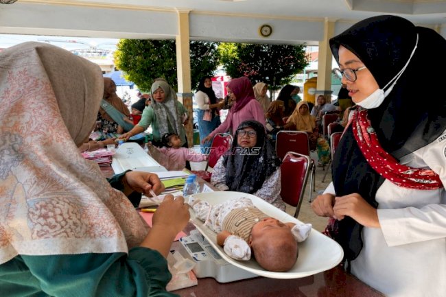 Meski Tinggal di Rutan, Dua Anak Bawaan Warga Binaan Rutan Perempuan Surabaya Tetap Rutin Ikut Posyandu