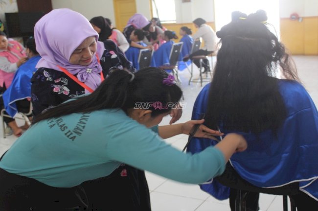 Belajar Make Up dan Hair Cut, Beauty Class Perkuat Bekal Kemandirian Warga Binaan Rutan Perempuan Surabaya
