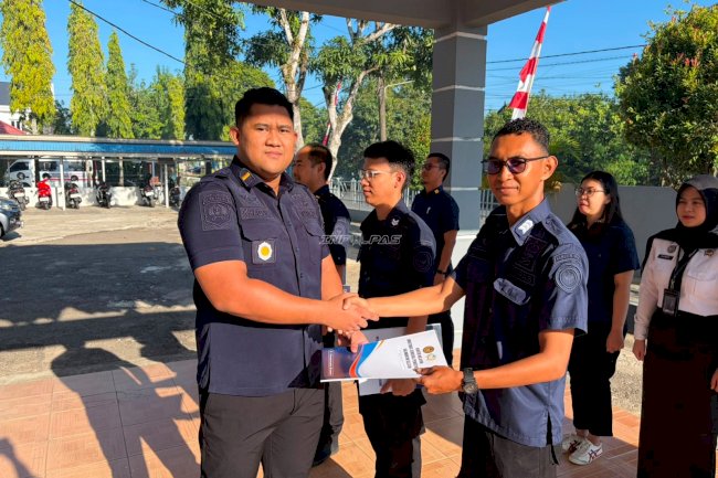 Apresiasi Kinerja Pegawai, Rutan Rantau Serahkan Piagam Penghargaan atas Prestasi Tingkat Kanwil