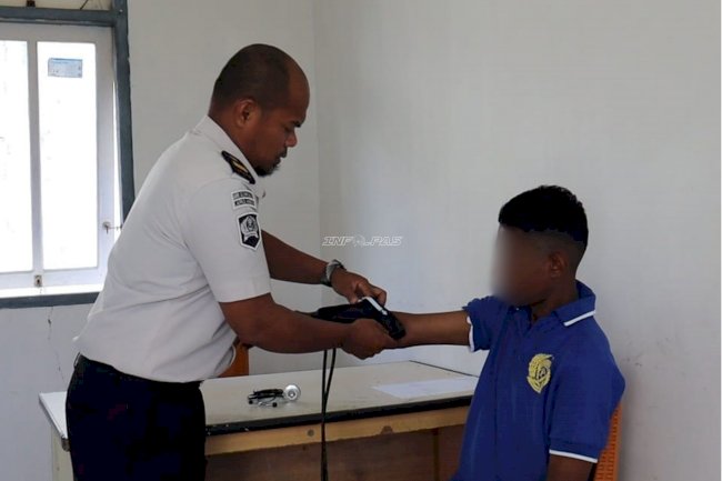 Pemeriksaan Kesehatan Rutin Jaga Kondisi Warga Binaan Lapas Ambon