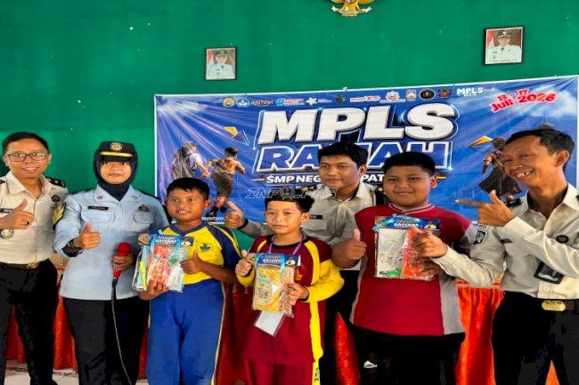 SANAK BASSAMA Warnai MPLS SMP Negeri 2 Patebon, Tanamkan Kesadaran Hukum kepada 256 Siswa Baru