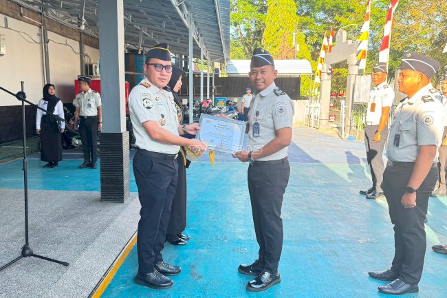 Ari Rismawan Raih Predikat Pegawai Teladan Rutan Kandangan Juli 2026