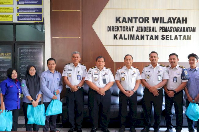 Kanwil Ditjenpas Kalsel Salurkan Bantuan Sosial kepada Masyarakat dan Tenaga Pendukung