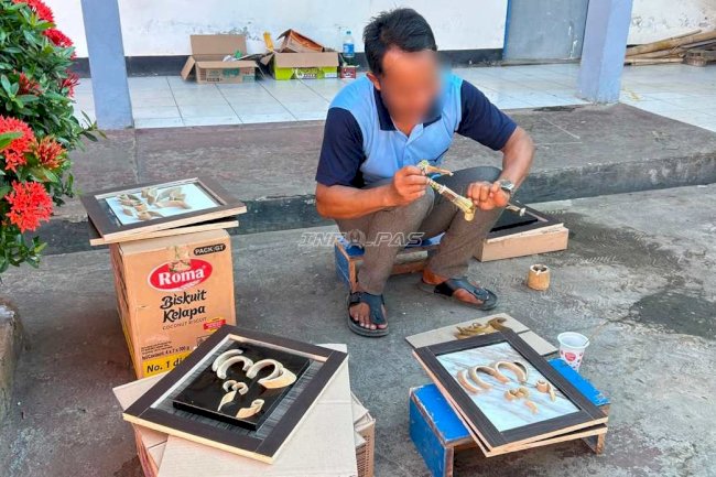 Rutan Marabahan Kembangkan Keterampilan Warga Binaan lewat Kaligrafi Bambu