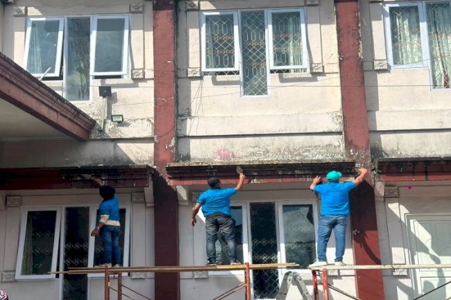 Aksi Sosial Bapas Peduli, Klien Pemasyarakatan Bersihkan Kantor Camat Baguala