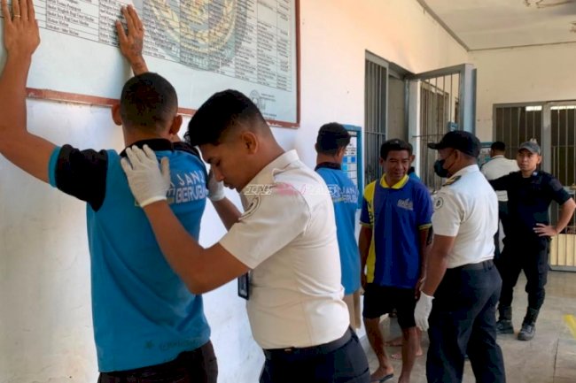 Deteksi Dini Halinar, Lapas Atambua Gelar Razia  Blok Hunian & Tes Urine
