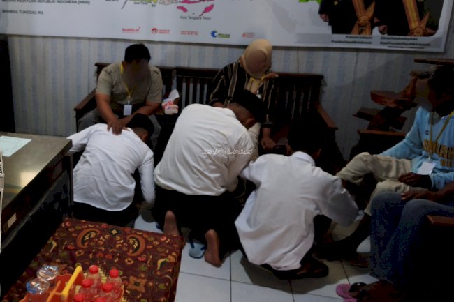 Peringati Hari Anak Nasional, ABH di Lapas Brebes Basuh Kaki Orang Tua