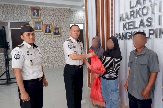 Peduli Keluarga Warga Binaan, Lapas Narkotika Pangkalpinang Salurkan Bansos