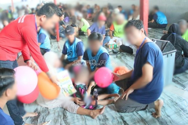 Hari Anak Nasional, Kader Pendidikan Lapas Banjarmasin Bagikan Balon untuk Anak Pengunjung