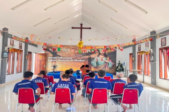 Lapas Pemuda Madiun Gandeng Gereja Santo Cornelius Kota Madiun Gelar Pembinaan Rohani Kristen bagi Warga Binaan