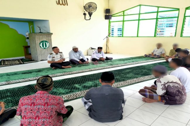 Gandeng KUA Teluk Mutiara, Lapas Kalabahi Gelar Pembinaan Rohani di Masjid At-Taubah