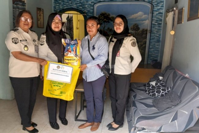 Lapas Perempuan Ambon Salurkan Bansos kepada Keluarga Warga Binaan Kurang Mampu