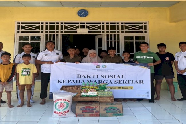 Lapas Batang Salurkan Bansos ke Panti Asuhan Umar bin Khottob