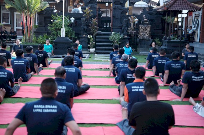 Lapas Tabanan Perkuat Pembinaan Kepribadian, Yoga Jadi Sarana Latih Ketenangan Warga Binaan